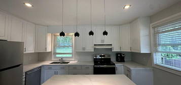 714 Tennyson Ave, Oshawa, ON L1H 3K4