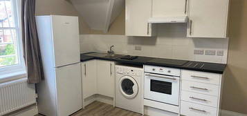 Flat to rent in Walsingham Road, Bristol BS6