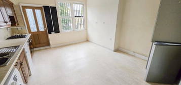 4 bed flat to rent