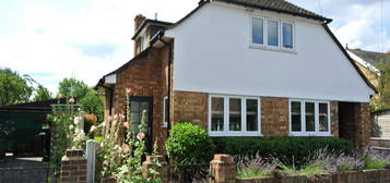 4 bed detached house to rent