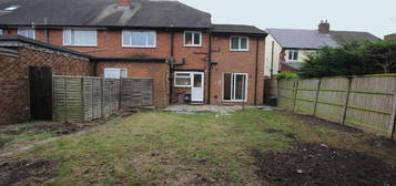 4 bedroom semi-detached house to rent