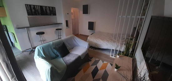 Studio meublé  à louer, 1 pièce, 33 m², Balcon