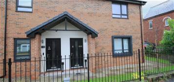 Flat to rent in Hyde Road, Denton, Manchester M34