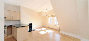 Flat to rent in Thurloe Place, London SW7