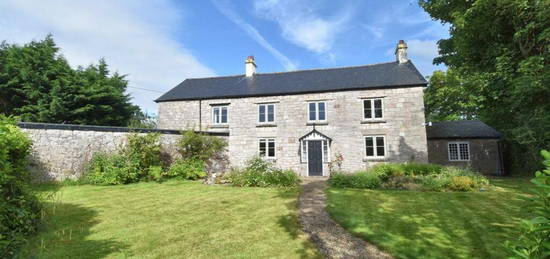 5 bedroom detached house