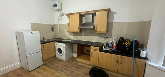 Studio to rent in Poplar Avenue, Edgbaston, Birmingham B17