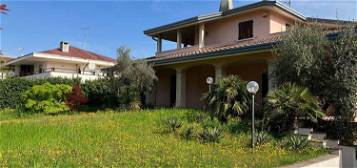Villa in vendita in via Garcia Lorca, 43