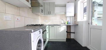 3 bedroom semi-detached house to rent