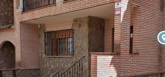 Alquiler de  Chalet pareado en calle Guadalajara s/n