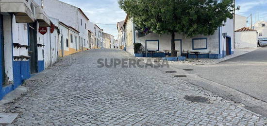 Casa tradicional T2 em Torrão de 148,00 m²