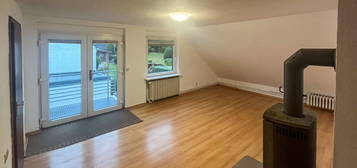 2,5 Zimmer-Wohnung im Zweifamilienhaus / EBK, Vollbad, Gartenanteil, Abstellr. , Stlpl. 950,- € inkl