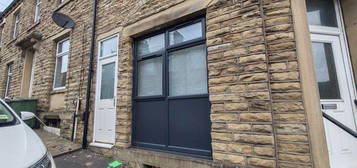 Terraced house to rent in Meltham Road, Lockwood, Huddersfield HD1