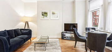 Flat to rent in Hamlet Gardens, King Street W6