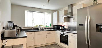 4 bed end terrace house to rent