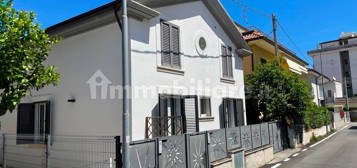 Villa bifamiliare, buono stato, 164 m², Lungomare Marconi, Alba Adriatica