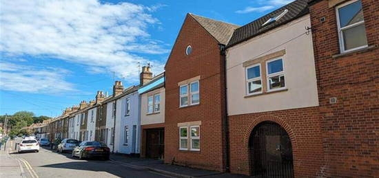 7 bedroom terraced house