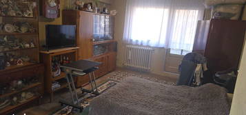 Vand apartament 3 camere decomandat Deva. Lido (Casa de Pensii) et. 2