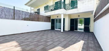 Espetacular T2 com terraço | JUNTO À PRAIA | ZONA PREMIUM