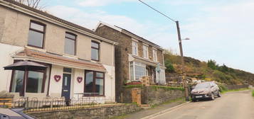 4 bed semi-detached house for sale