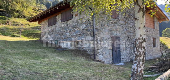 Cascina via Pradella, Corteno Golgi