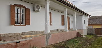 Eladó ház, Véménd
