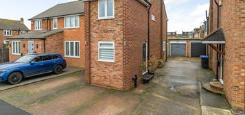 3 bedroom semi-detached house for sale