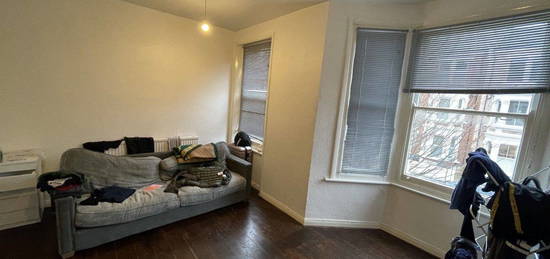 Flat to rent in Greenford Road, Greenford Rd UB6