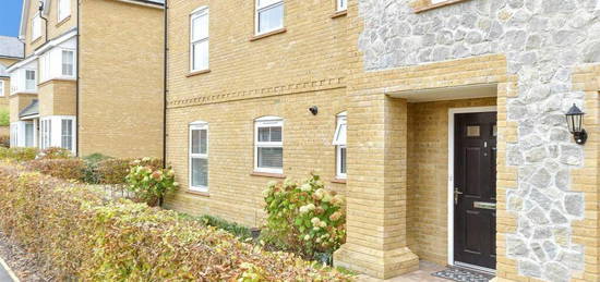 2 bedroom ground floor flat for sale