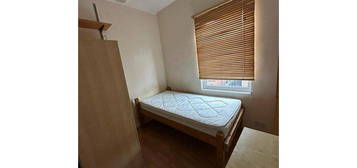 Room to rent in Deramore Street, Manchester M14