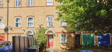 Town house for sale in Chamberlayne Avenue, Wembley HA9