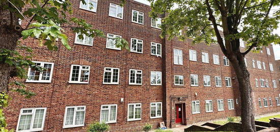 Flat to rent in Brent Street, London NW4