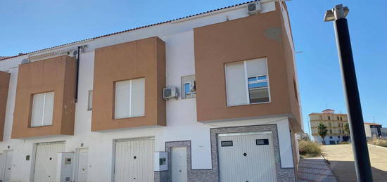 Chalet adosado en venta en Castuera