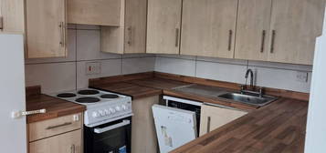 Flat to rent in Staines Road, Hounslow TW3