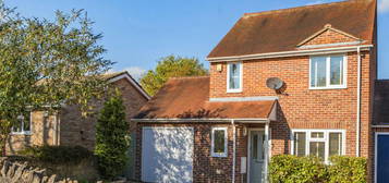 3 bedroom link detached house for sale