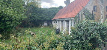 Ferme à rénover sur 4000m2 de terrain constructible