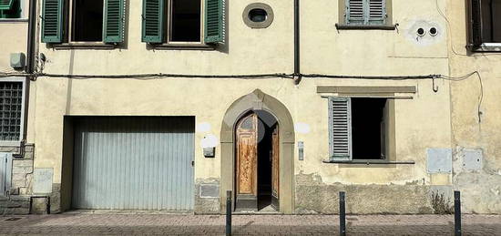 MULTILOCALE A MONTELUPO FIORENTINO