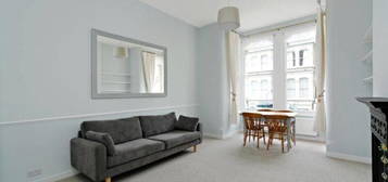 Flat to rent in Lakeside Road, Brook Green, London W14