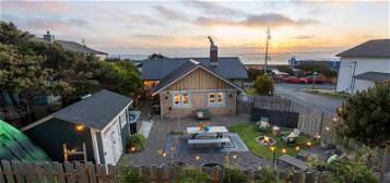 5628 NW Jetty Ave, Lincoln City, OR 97367