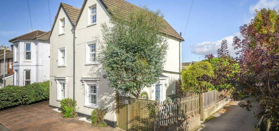 4 bedroom semi-detached house for sale