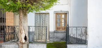 Casa adosada en Cogollos de La Vega