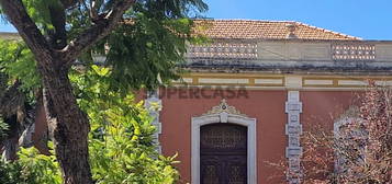 Palacete Histórico no centro da cidade com excelente potencial e projecto aprovado de remodelação