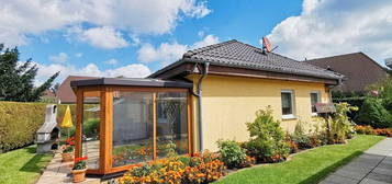 Dr. Lehner Immobilien NB- Bei Berlin- Gepflegtes Bungalowhaus mit Gartenidylle