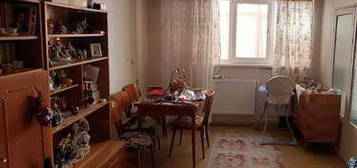 Apartament cu 4 camere decomandat- Micro 17