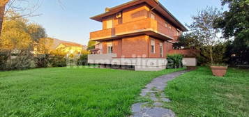 Villa a schiera 5 locali, ottimo stato, Marina Verde, Renella, Montignoso