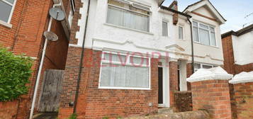 6 bedroom semi-detached house