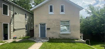 UPPER - 7 MARY STREET, Brantford, Ontario