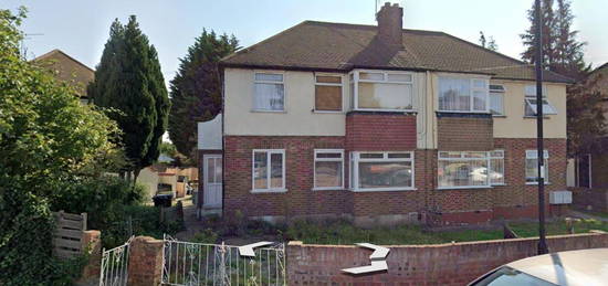 Flat to rent in Stainton Road, Enfield EN3