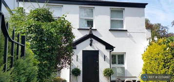 2 bedroom detached house