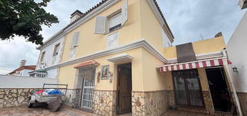 Casa adosada en venta en Los Barrios