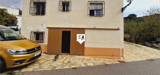 Casa adosada en venta en Alcaucín